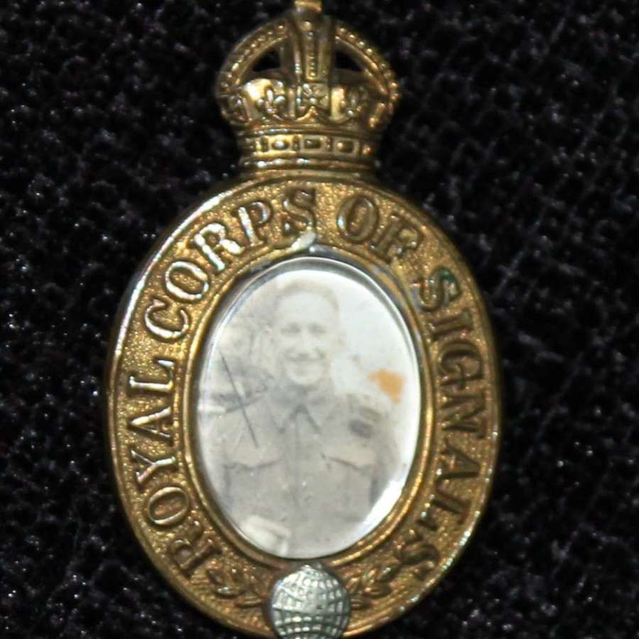 Royal Corps of Signals Sweetheart Badge