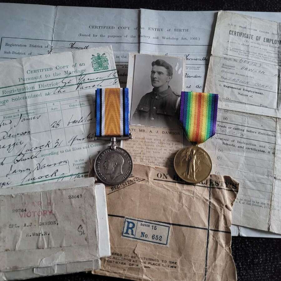 Pair Warwickshire Regiment (Dawson)