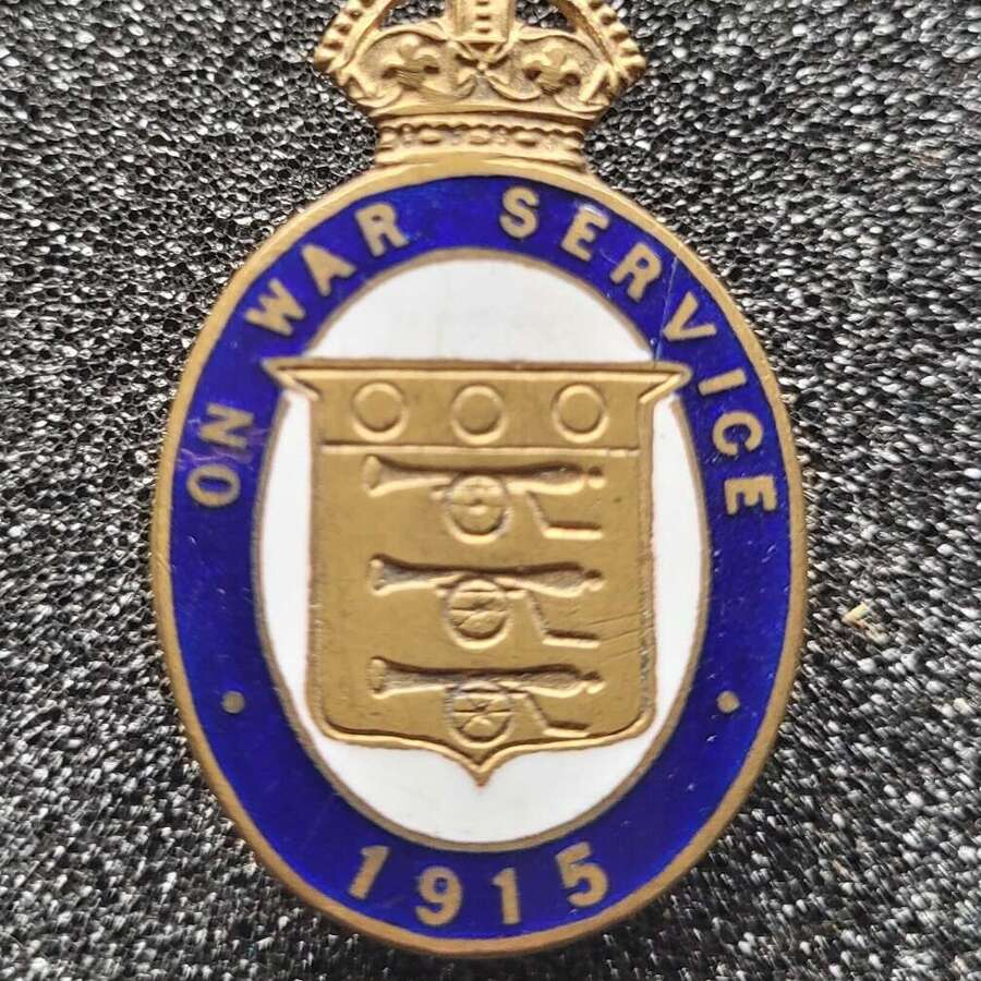 WW1 On War Service 1915 Munition Workers Enamel Badge